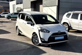 купить Toyota Sienta