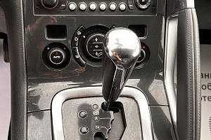 купить Пежо 3008 2016, автосалон 