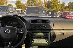 купить Шкода Fabia 2014, автосалон 