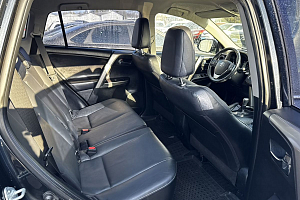 купить Тойота RAV4 2017, автосалон 