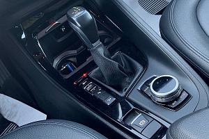 купить БМВ X1 2015, автосалон 