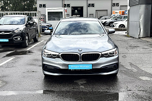 купить БМВ 5 серии 2018, автосалон 