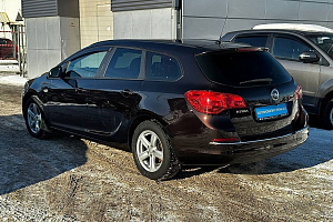 купить Опель Astra 2012, автосалон 