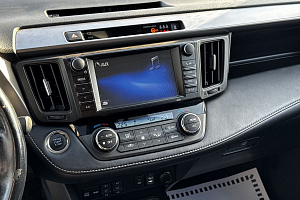 купить Тойота RAV4 2017, автосалон 