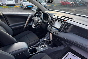 купить Тойота RAV4 2018, автосалон 
