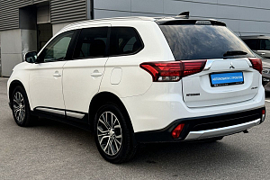 купить Мицубиси Outlander 2018, автосалон 