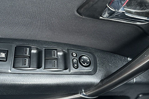 купить ФАВ Besturn X80 2018, автосалон 