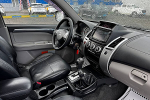 купить Мицубиси Pajero Sport 2014, автосалон 