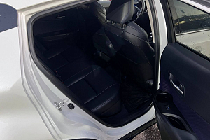 купить Тойота C-HR 2021, автосалон 