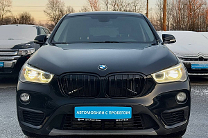 купить БМВ X1 2015, автосалон 
