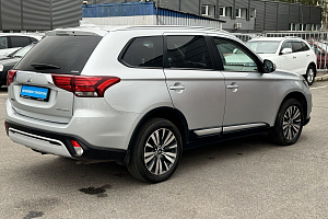 купить Мицубиси Outlander 2018, автосалон 