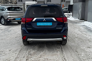 купить Мицубиси Outlander 2015, автосалон 