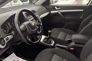 купить Шкода Octavia 2010, автосалон 