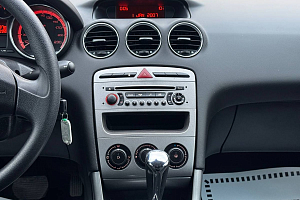 купить Пежо 308 2012, автосалон 