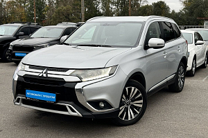 купить Мицубиси Outlander 2018, автосалон 