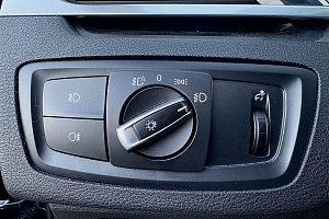 купить БМВ X1 2015, автосалон 