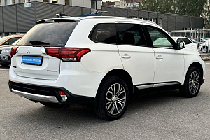 купить Мицубиси Outlander 2018, автосалон 