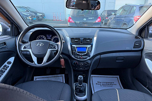 купить Хендай Solaris 2011, автосалон 