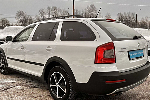 купить Шкода Octavia 2010, автосалон 