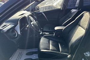 купить Тойота RAV4 2017, автосалон 