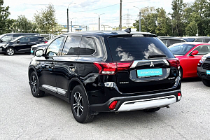 купить Мицубиси Outlander 2020, автосалон 