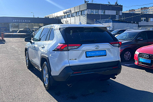 купить Тойота RAV4 2020, автосалон 