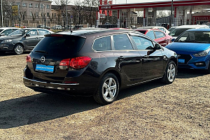 купить Опель Astra 2012, автосалон 
