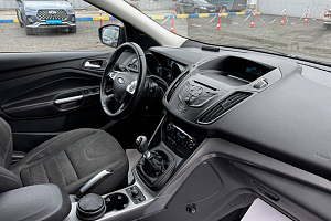 купить Форд Kuga 2013, автосалон 