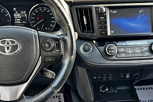 купить Тойота RAV4 2017, автосалон 
