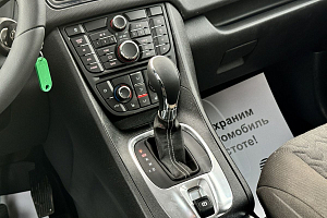 купить Опель Meriva 2013, автосалон 