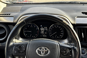 купить Тойота RAV4 2017, автосалон 