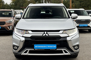 купить Мицубиси Outlander 2018, автосалон 