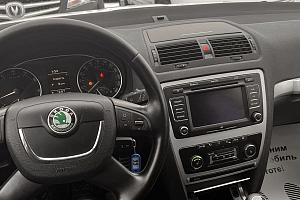 купить Шкода Octavia 2010, автосалон 