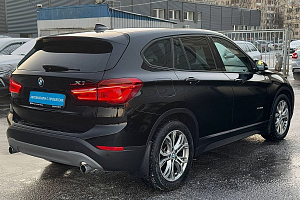 купить БМВ X1 2015, автосалон 