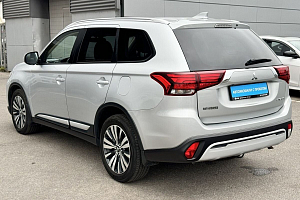 купить Мицубиси Outlander 2018, автосалон 