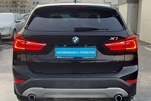 купить БМВ X1 2015, автосалон 