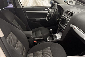 купить Шкода Octavia 2010, автосалон 