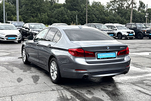 купить БМВ 5 серии 2018, автосалон 