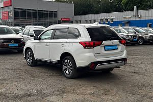 купить Мицубиси Outlander 2019, автосалон 