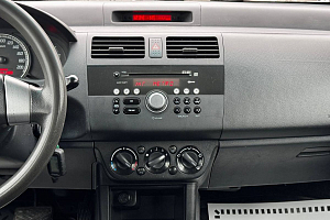 купить Сузуки Swift 2007, автосалон 