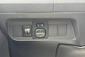купить Тойота Auris 2008, автосалон 