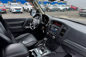 купить Мицубиси Pajero 2013, автосалон 
