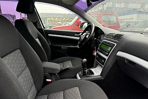 купить Шкода Octavia 2011, автосалон 