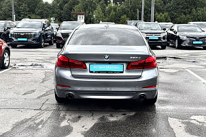 купить БМВ 5 серии 2018, автосалон 
