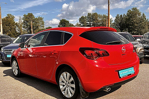 купить Опель Astra 2012, автосалон 