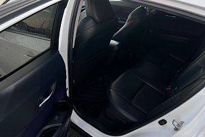 купить Тойота C-HR 2021, автосалон 