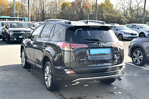 купить Тойота RAV4 2017, автосалон 