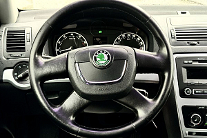 купить Шкода Octavia 2011, автосалон 