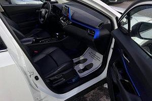 купить Тойота C-HR 2021, автосалон 