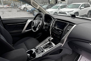 купить Мицубиси Pajero Sport 2018, автосалон 